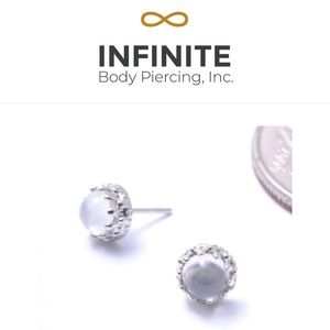 18k gold moonstone stud